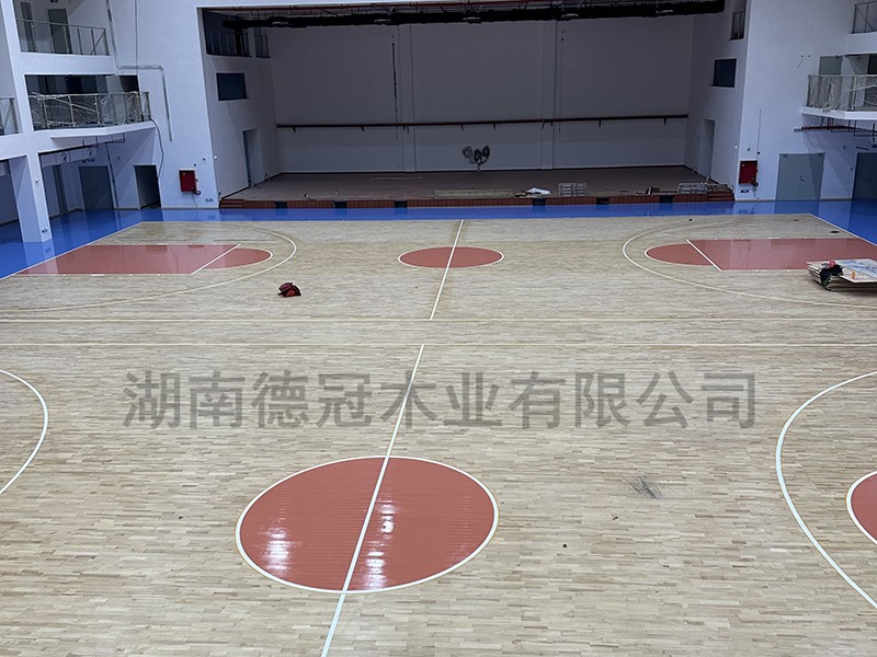 湖南德冠木業(yè)有限公司,德冠運(yùn)動地板,跳躍者運(yùn)動地板,籃球館地板,舞臺地板